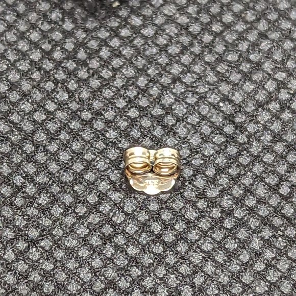 Tiny tanzanite studs - Picture 4 of 4